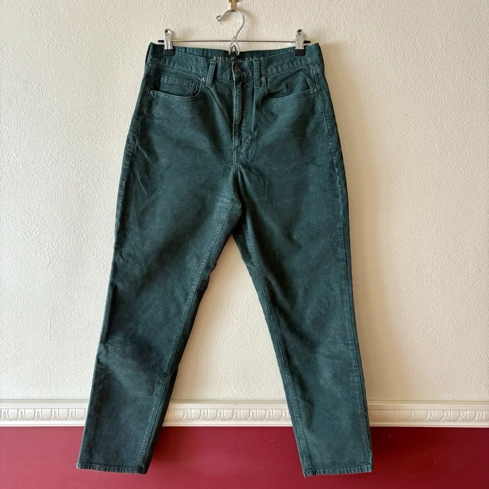 American Eagle Outfitters green‎ corduroy Mom Jean high rise pants